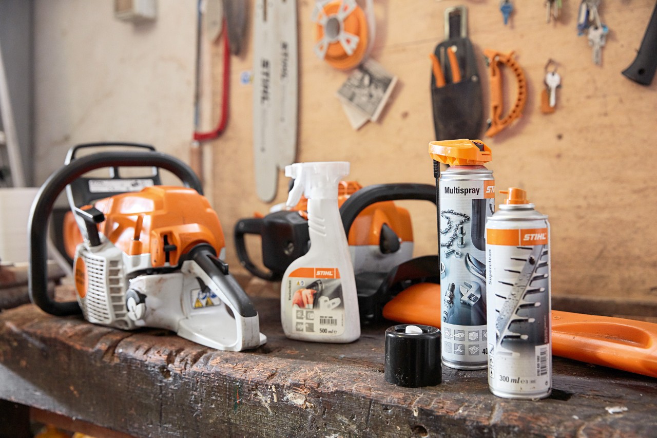 Materials for cleaning a STIHL chainsaw